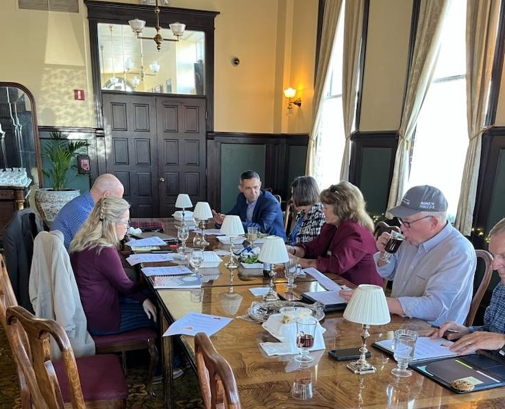 (left to right) Oregon state rep. Vikki Breese-Iverson meets with leaders of the Greater Idaho movement, Idaho state reps. Judy Boyle & Barbara Ehardt, and Malheur County Commissioner Ron Jacobs in Baker City, Oct 19, 2023.